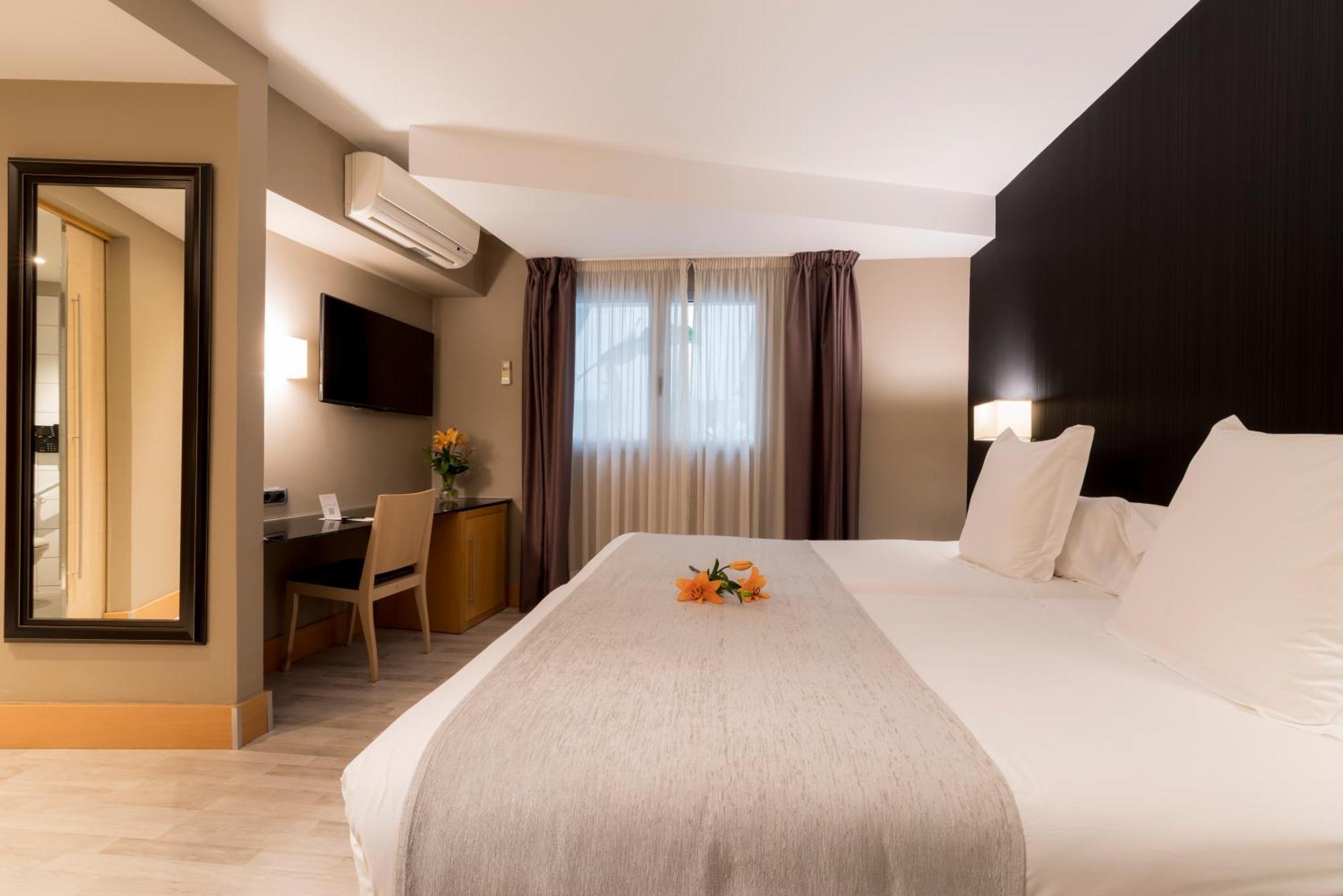 Hotel Plaza آكورونيا المظهر الخارجي الصورة