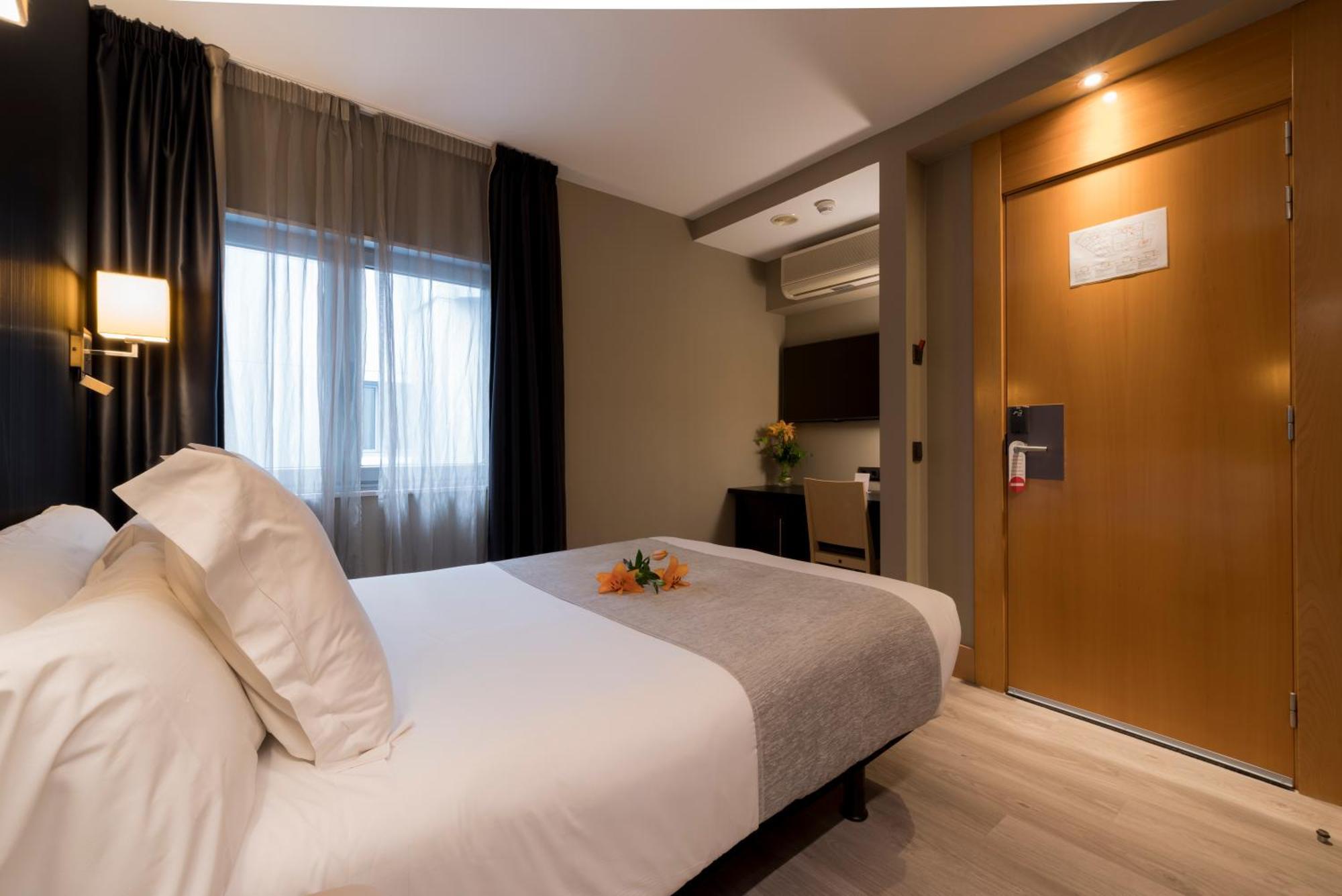 Hotel Plaza آكورونيا المظهر الخارجي الصورة