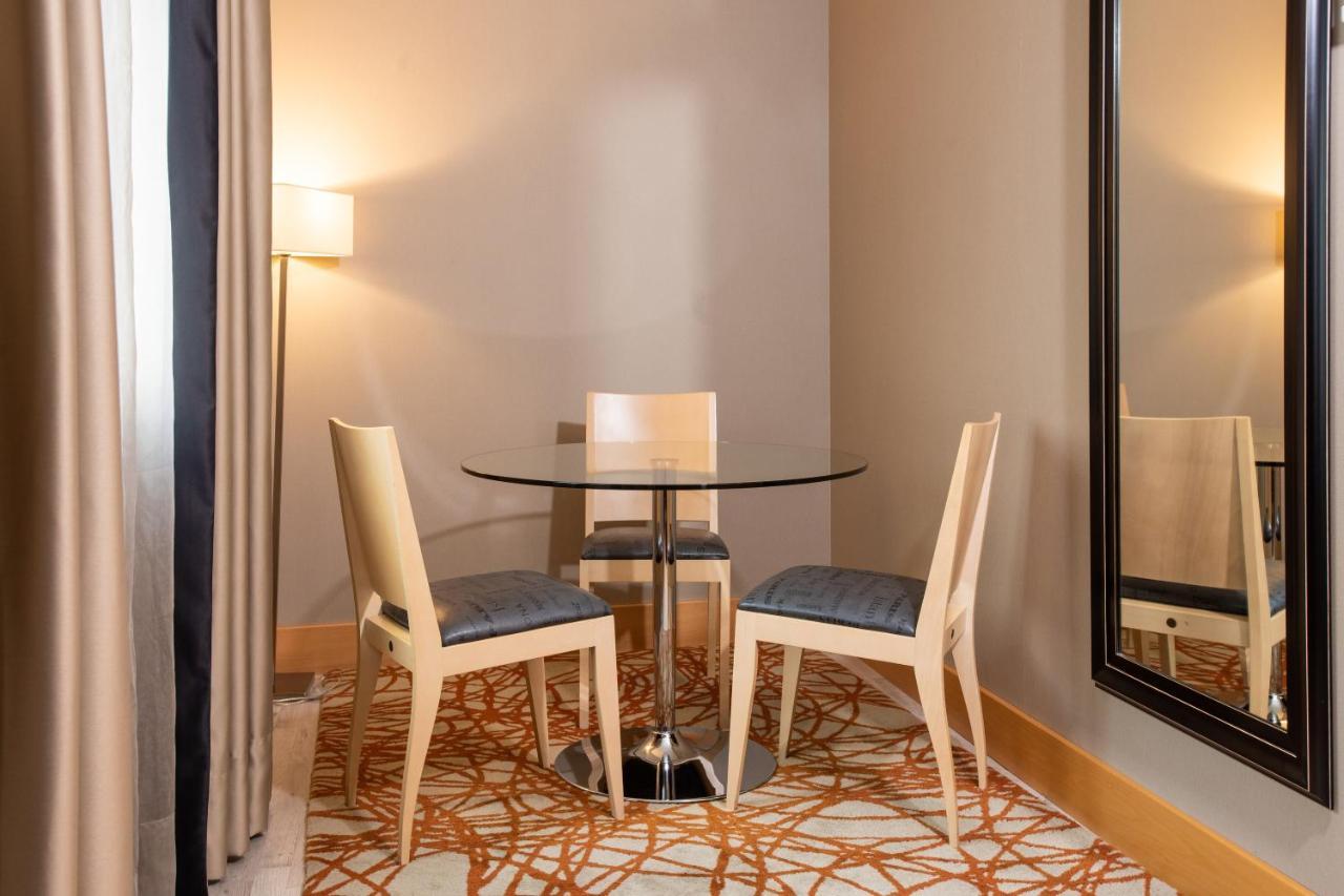 Hotel Plaza آكورونيا المظهر الخارجي الصورة